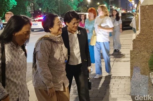 Megawati Tiba di St Petersburg, Disambut Dubes RI untuk Rusia